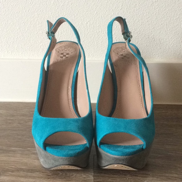 Never Worn Blue & Orange heels - Picture 2 of 5